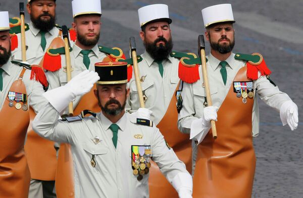 Desfile militar por el Día de la Toma de la Bastilla - Sputnik Mundo