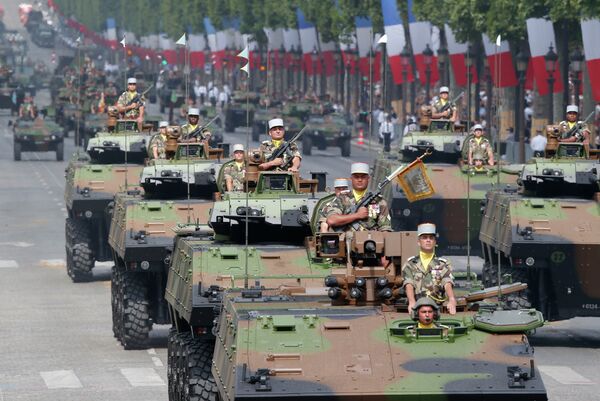 Desfile militar por el Día de la Toma de la Bastilla - Sputnik Mundo