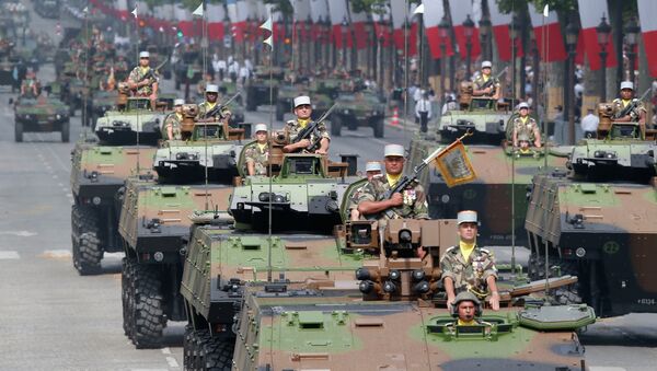 Desfile militar por el Día de la Toma de la Bastilla - Sputnik Mundo