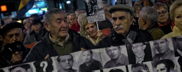 Manifestación en memoria de las víctimas de la Guerra Civil en España - Sputnik Mundo