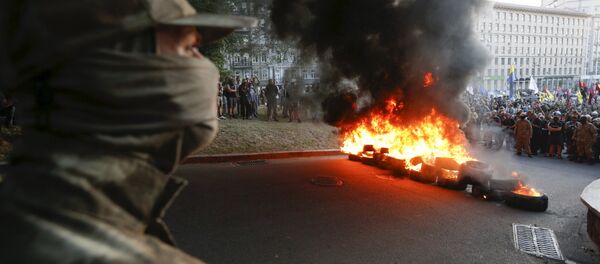 Combatientes de grupo radical Pravy Sektor protestan en Kiev Combatientes de grupo radical Pravy Sektor protestan en Kiev - Sputnik Mundo