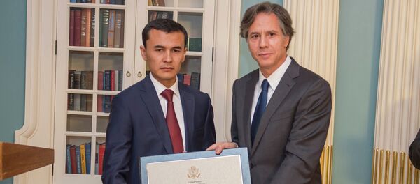 Antony Blinken, subsecretario de Estado de EEUU y Sherzod Askarov, hijo de Azimzhan Askarov Antony Blinken, subsecretario de Estado de EEUU y Sherzod Askarov, hijo de Azimzhan Askarov - Sputnik Mundo