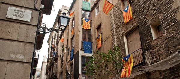 Banderas de Cataluña y UE Banderas de Cataluña y UE - Sputnik Mundo