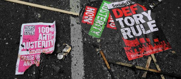 Protesta en contra de austeridad en Londres - Sputnik Mundo