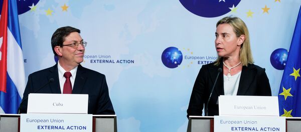 Alta representante para Asuntos Exteriores de UE, Federica Mogherini, y ministro de Exteriores de Cuba, Bruno Rodríguez Parilla - Sputnik Mundo