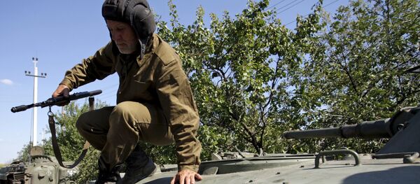 Un miliciano de Donetsk (archivo) - Sputnik Mundo