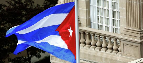 La bandera cubana sobre la embajada de Cuba en Washington (archivo) - Sputnik Mundo
