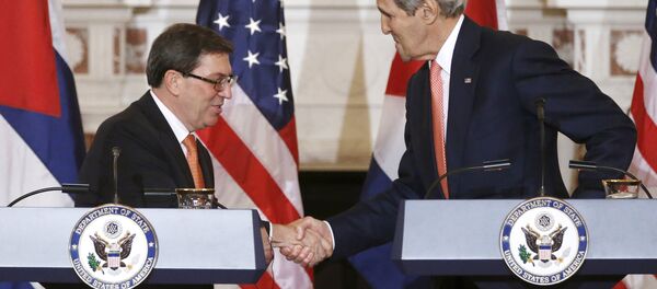 Ministro de Asuntos Exteriores de Cuba, Bruno Rodríguez Parrilla, y secretario de Estado de EEUU, John Kerry - Sputnik Mundo