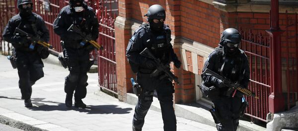 London Metropolitan Police take part in Exercise Strong Tower, removing actors as casualties from the scene of a mock terror attack at a disused underground station in central London, Britain - Sputnik Mundo