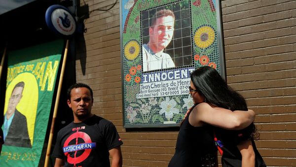 Familia y amigos de Jean Charles de Menezes reúnen durante honras fúnebres - Sputnik Mundo