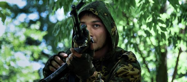 Un miliciano en la región de Donetsk - Sputnik Mundo