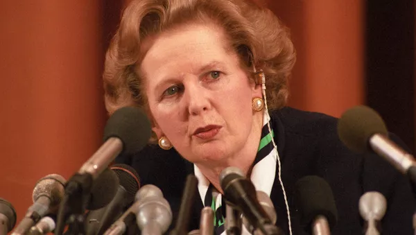 Margaret Thatcher en una conferencia de prensa - Sputnik Mundo