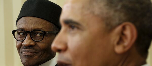 U.S. President Barack Obama meets with Nigerian President Muhammadu Buhari (L) in the Oval Office of the White House in Washington - Sputnik Mundo