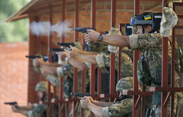 Entrenamiento de los combatientes de la Guardia Nacional ucraniana - Sputnik Mundo