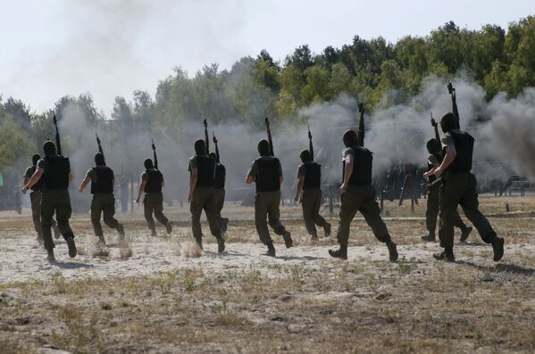 Entrenamiento de los combatientes de la Guardia Nacional ucraniana - Sputnik Mundo