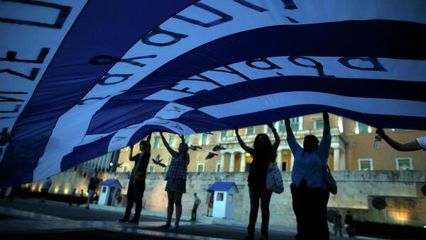 Manifestación delante del parlamento en Atenas, Grecia, el 22 de julio, 2015 - Sputnik Mundo