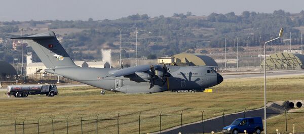 A Turkish Air Force A400M tactical transport aircraft is parked at Incirlik airbase in the southern city of Adana, Turkey, July 24, 2015 - Sputnik Mundo