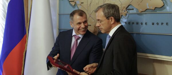Jefe del Consejo de Estado de Crimea, Vladímir Konstantínov y diputado de la Asamblea Nacional de Francia, Thierry Mariani en Crimea - Sputnik Mundo