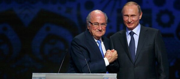 Presidente de la FIFA, Joseph Blatter,y presidente de Rusia, Vladímir Putin durante el sorteo preliminar de la Copa Mundial 2018 Presidente de la FIFA, Joseph Blatter,y presidente de Rusia, Vladímir Putin durante el sorteo preliminar de la Copa Mundial 2018 - Sputnik Mundo