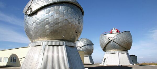 El sistema óptico-electrónico de detección de objetos espaciales Okno-M - Sputnik Mundo