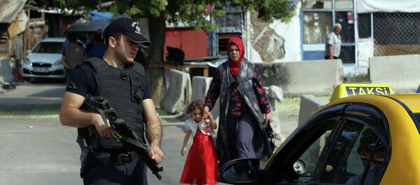 Policía turco durante una operación antiterrorista - Sputnik Mundo
