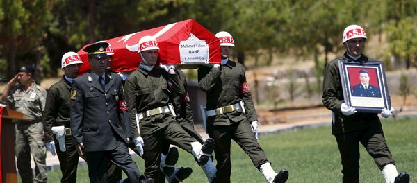 Funeral de soldado turco Mehmet Yalcin asesinado por milicianos de EI - Sputnik Mundo