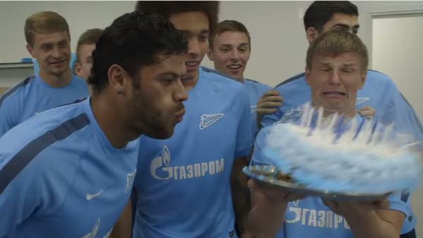 Cumpleaños de Hulk: tartazo de un soplo - Sputnik Mundo