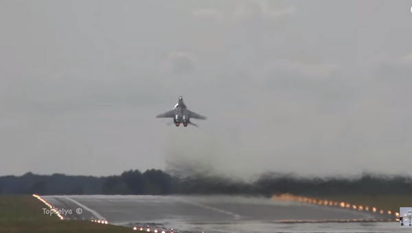 Vuelo vertical de un MiG-29 - Sputnik Mundo