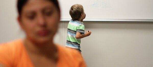 Ola de niños guatemaltecos que huyen solos a EEUU adquiere dimensiones de tragedia - Sputnik Mundo