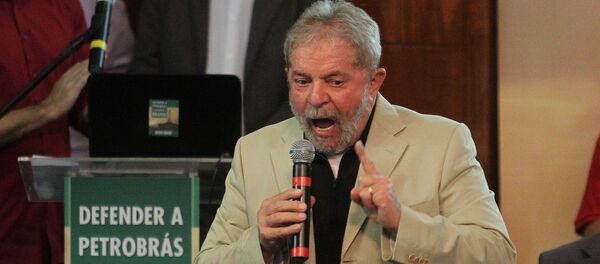 Expresidente de Brasil, Luiz Inacio Lula da Silva, pronuncia un discurso en defensa de Petrobras - Sputnik Mundo