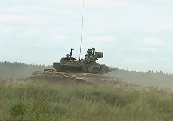 Tanques T-90 se entrenan cerca de Moscú - Sputnik Mundo