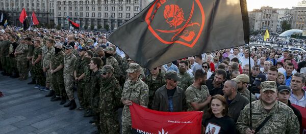 Miembros del movimiento radical Pravy Sektor en el centro de Kiev, Ucrania (archivo) Miembros del movimiento radical Pravy Sektor en el centro de Kiev, Ucrania (archivo) - Sputnik Mundo