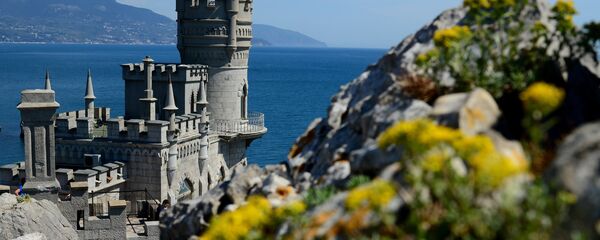 Swallow's Nest is a monument of architecture on top of the Aurora Cliff overlooking the Cape of Ai-Todor in Yalta, the Crimea. - Sputnik Mundo