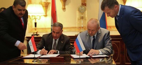 El ministro de Defensa de Irak, Jaled al-Obeidi, y el director del Servicio Federal de Cooperación Técnica Militar de Rusia, Alexandr Fomín - Sputnik Mundo