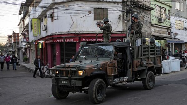 Policías en una favela de Río de Janeiro - Sputnik Mundo