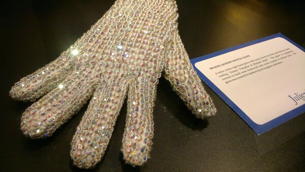 Guante blanco de Michael Jackson - Sputnik Mundo