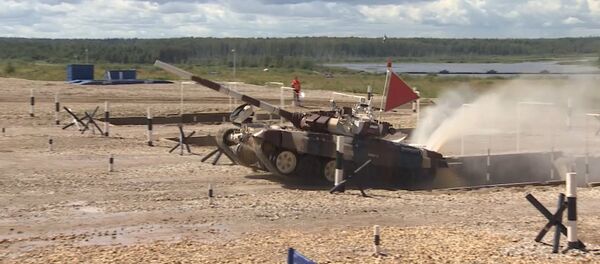 Lo más destacado del concurso ruso Biatlón de Tanques - Sputnik Mundo