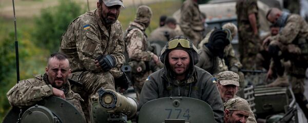 Un vehículo blindado del ejército de Ucrania en Donetsk (archivo) - Sputnik Mundo