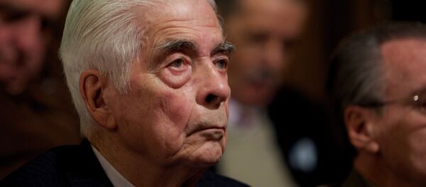 El general Luciano Benjamín Menéndez asiste al juicio en su contra en Córdoba - Sputnik Mundo