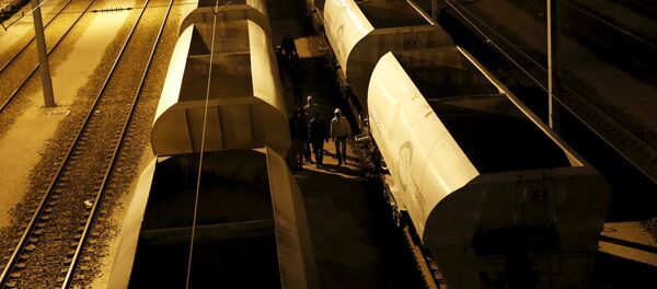 Migrantes intentan cruzar Canal de la Mancha - Sputnik Mundo