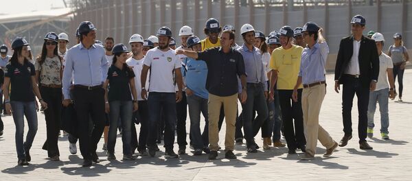 Alcalde de Río de Janeiro Eduardo Paes con los participantes de los Juegos Olímpicos en el Parque Olímpico, el 5 de agosto, 2015 Alcalde de Río de Janeiro Eduardo Paes con los participantes de los Juegos Olímpicos en el Parque Olímpico, el 5 de agosto, 2015 - Sputnik Mundo