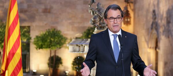 Presidente de Cataluña, Artur Mas, habla duspués de firmar una declaración que llama a conducir elecciones regionales el 27 de spetiembre en Barcelona Presidente de Cataluña, Artur Mas, habla duspués de firmar una declaración que llama a conducir elecciones regionales el 27 de spetiembre en Barcelona - Sputnik Mundo