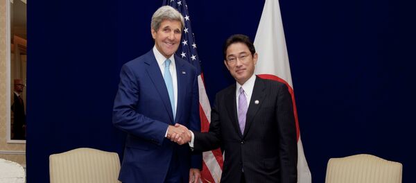 Secretario de Estado de EEUU, John Kerry y ministro de Exteriores de Japón, Fumio Kishida - Sputnik Mundo