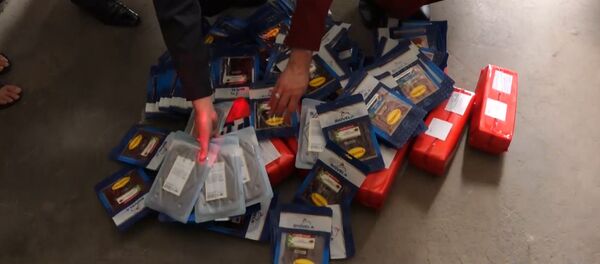 Rusia prende fuego a quesos y otros alimentos ilegales - Sputnik Mundo