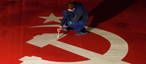 Создание увеличенной копии Знамени Победы художниками киностудии Ленфильм - Sputnik Mundo