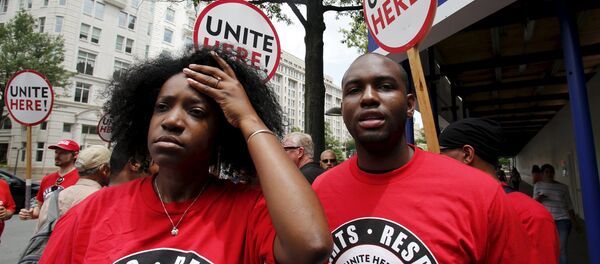 Protesta contra el candidato presidencial Donald Trump por sus palabras sobre inmigrantes mexicanos, Washington, el 9 de julio, 2015 Protesta contra el candidato presidencial Donald Trump por sus palabras sobre inmigrantes mexicanos, Washington, el 9 de julio, 2015 - Sputnik Mundo
