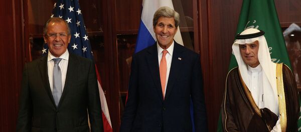 Representantes de Rusia, EEUU y Saudí Arabia en negociaciones sobre Siria, Serguéi Lavrov, John Kerry y Adel al-Jubeir (Archivo) - Sputnik Mundo