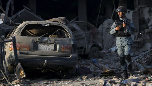 Policía afgano en el lugar del ataque con bomba en Kabul, el 7 de agosto, 2015 - Sputnik Mundo