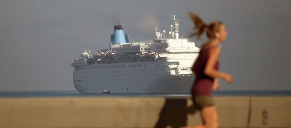 Barco norteamericano Thomson Dream en la Bahía de La Habana - Sputnik Mundo