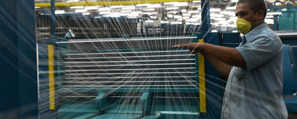 Una fábrica textil en Ahmedabad, India Una fábrica textil en Ahmedabad, India - Sputnik Mundo
